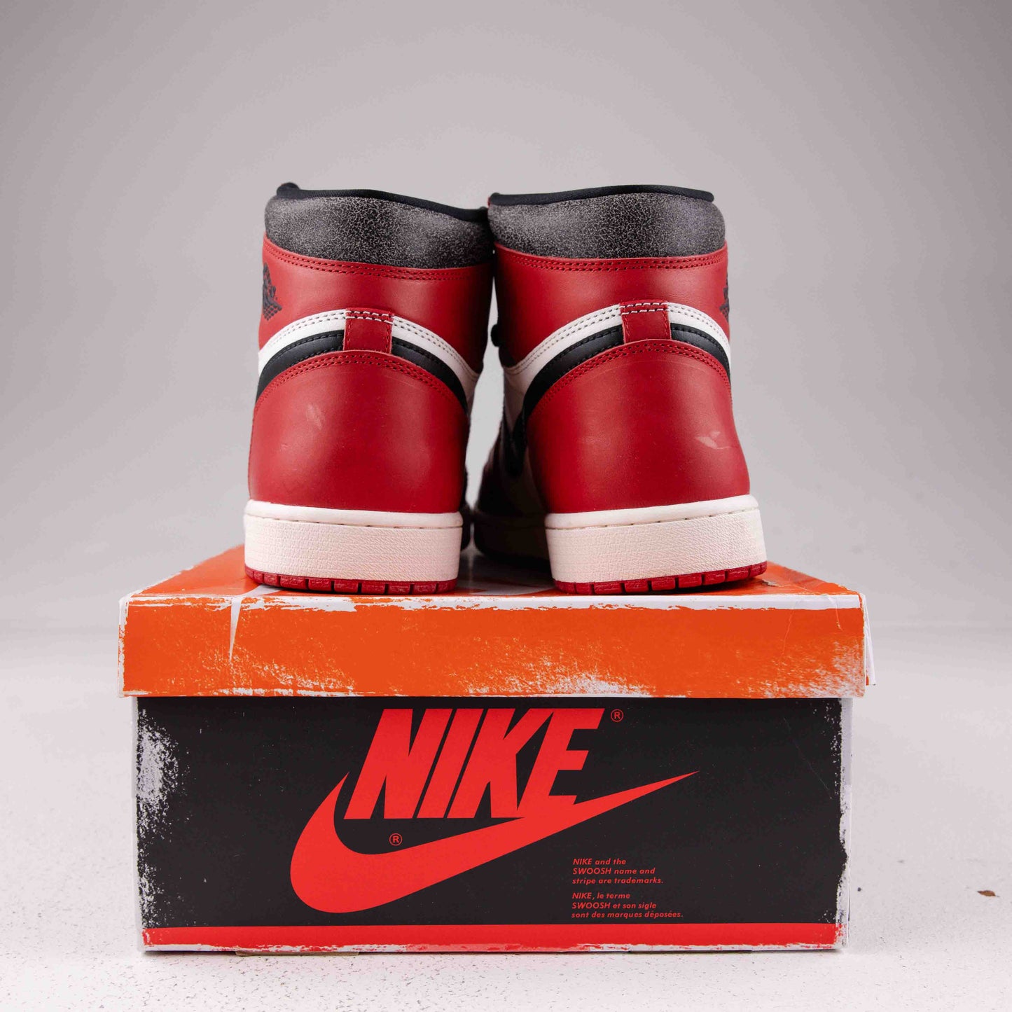 Jordan 1 Retro High OG Chicago Lost and Found - Used - 1571