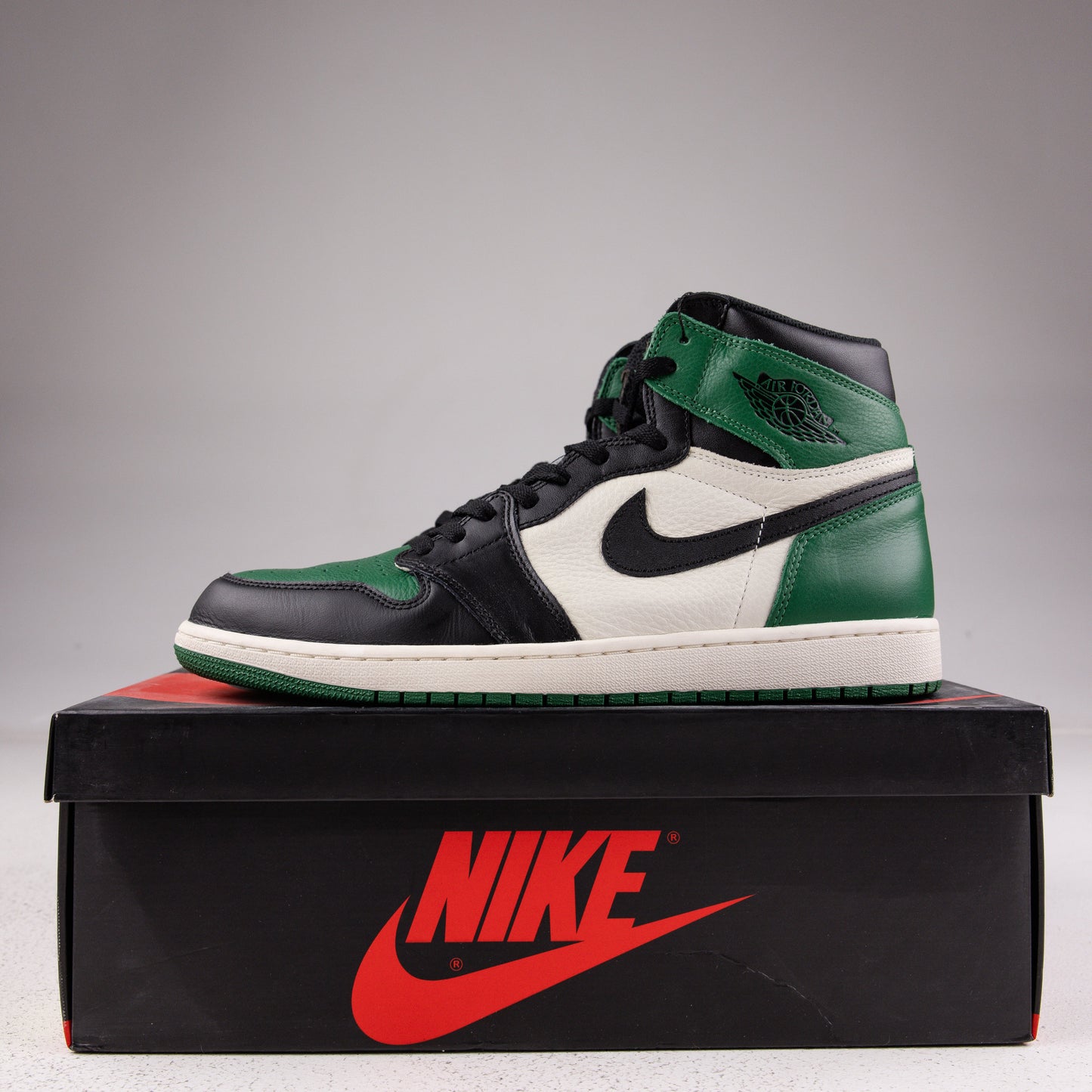 Jordan 1 Retro High Pine Green Black - Used - 3655