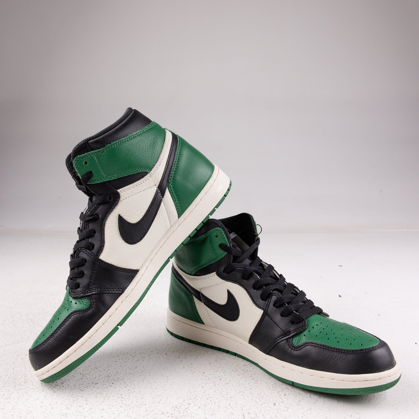 Jordan 1 Retro High Pine Green Black - Used - 3655