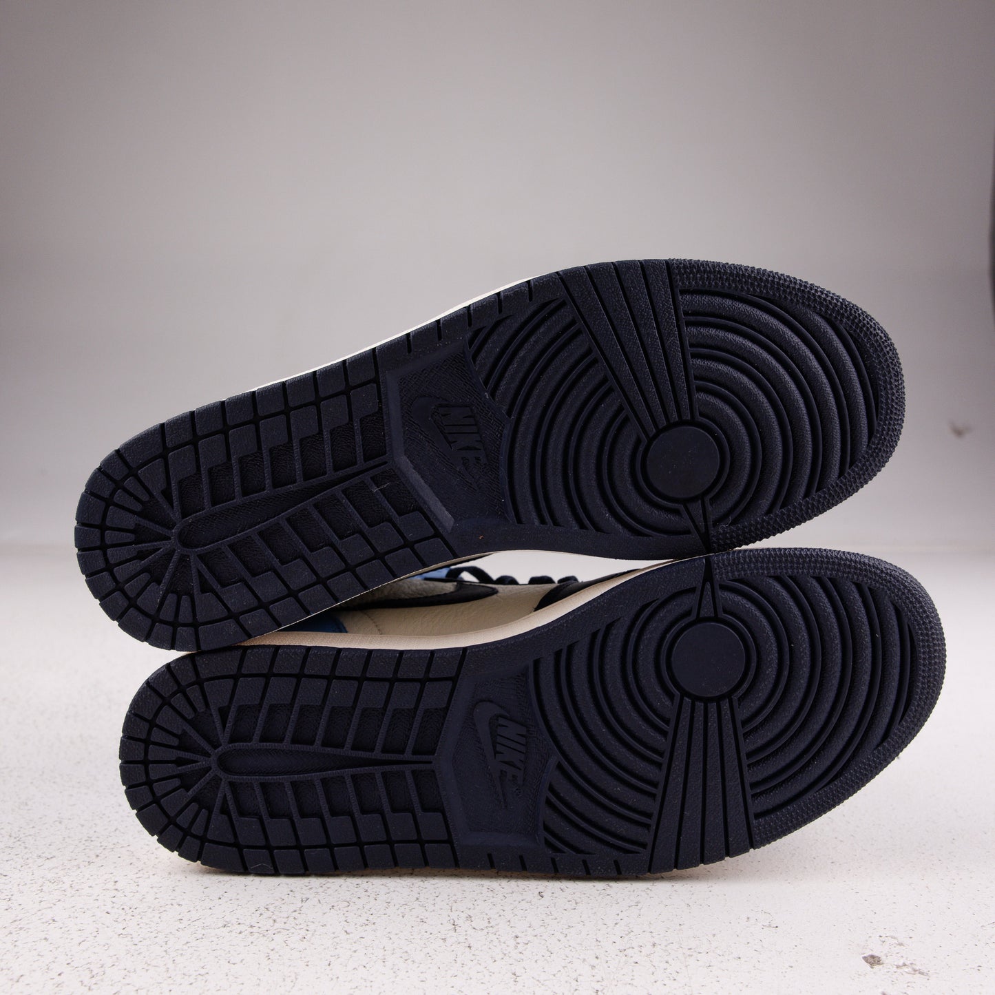Jordan 1 Retro High Obsidian - Used - 3654
