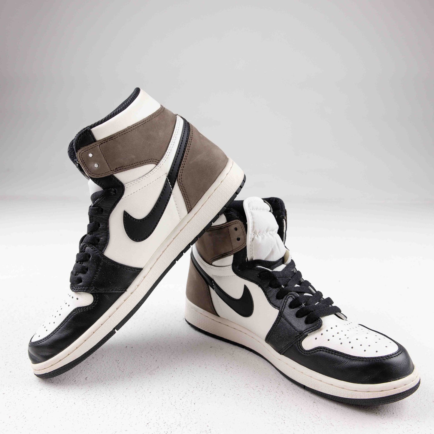 Jordan 1 Retro High Dark Mocha - Used - 4193