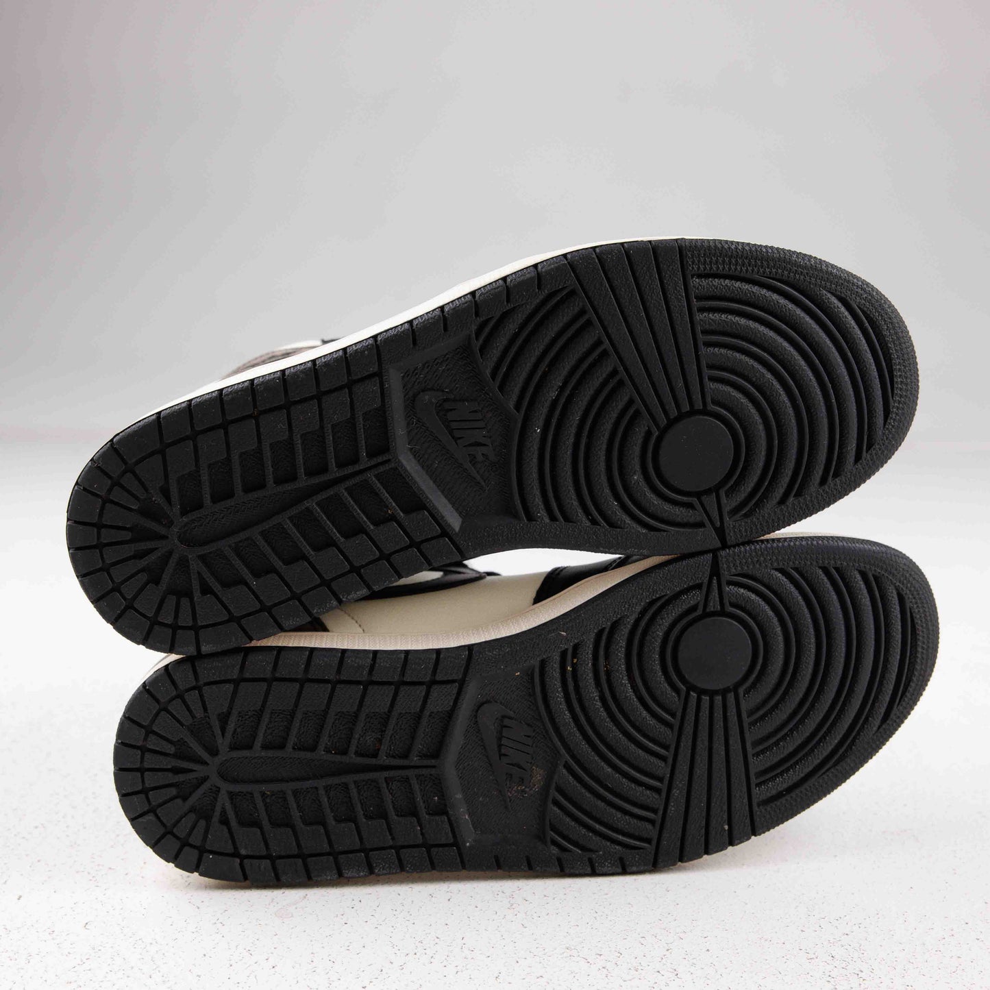 Jordan 1 Retro High Dark Mocha - Used - 4193
