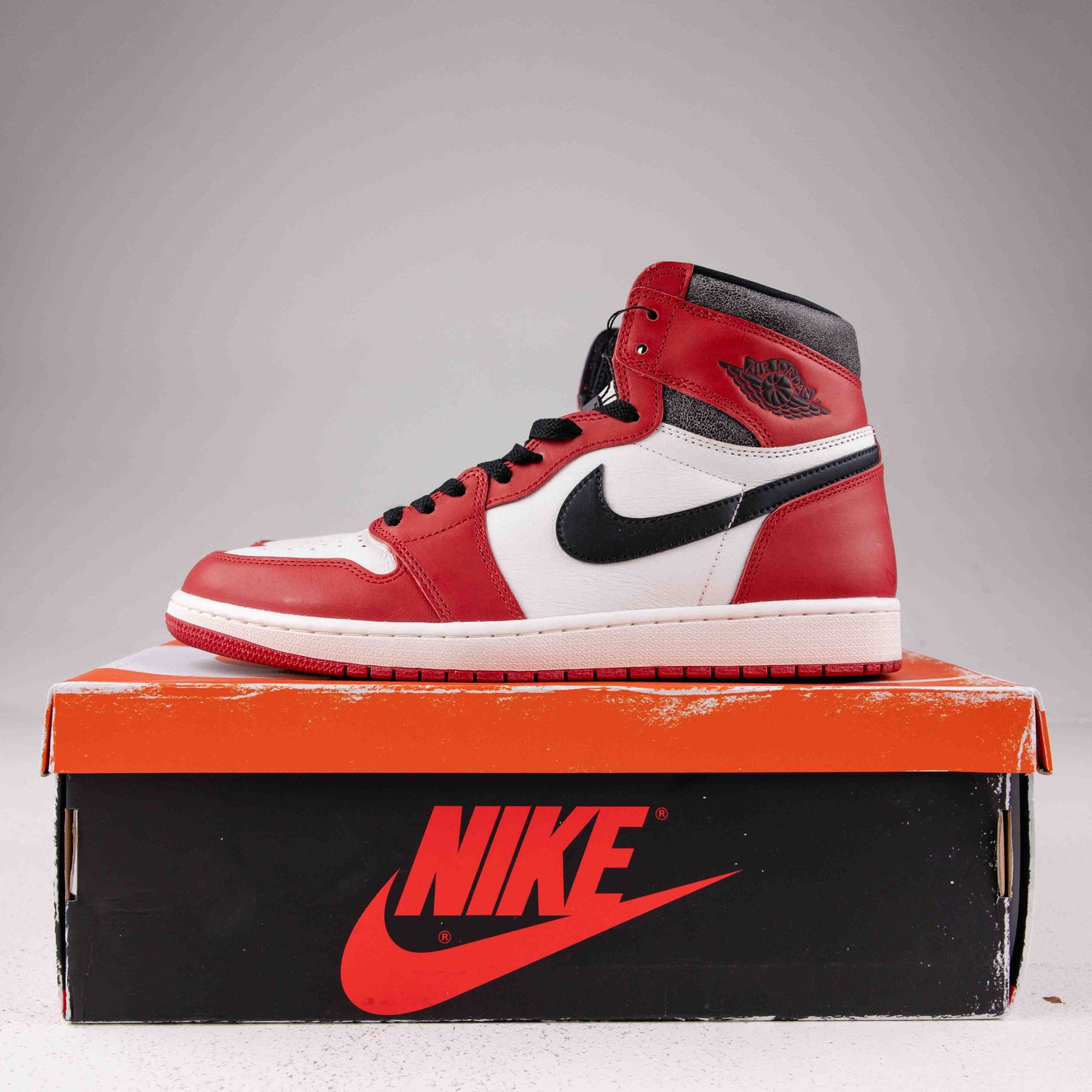 Jordan 1 Retro High OG Chicago Lost and Found - Used - 1571
