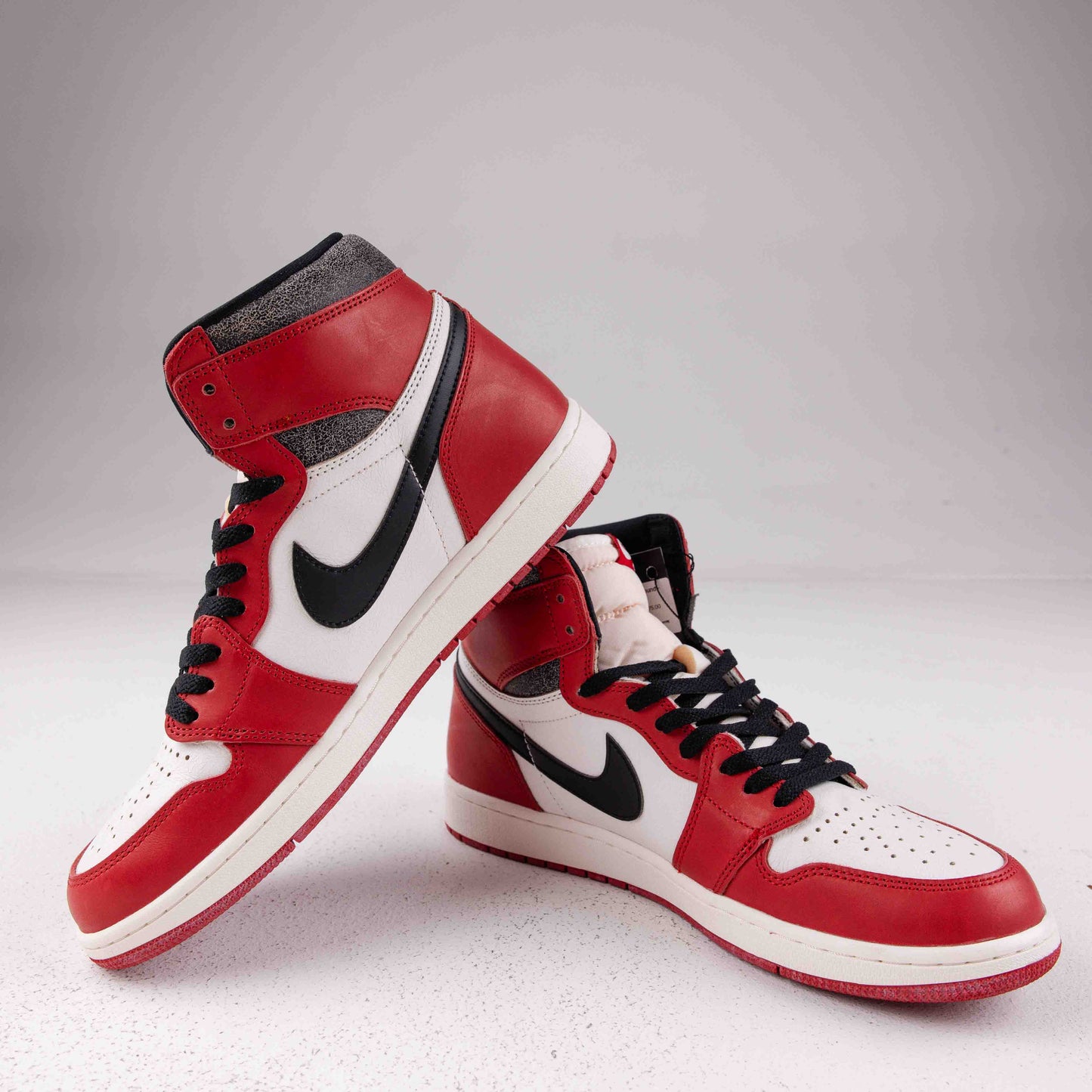 Jordan 1 Retro High OG Chicago Lost and Found - Used - 1571