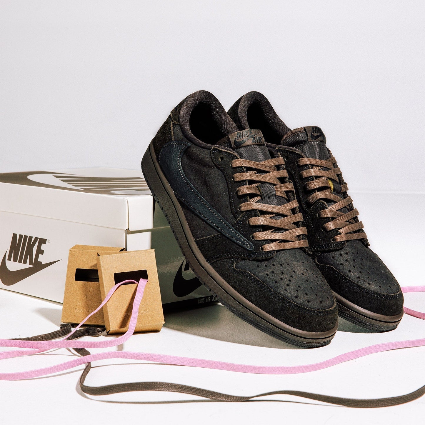 Jordan 1 Retro Low OG SP Travis Scott Velvet Brown