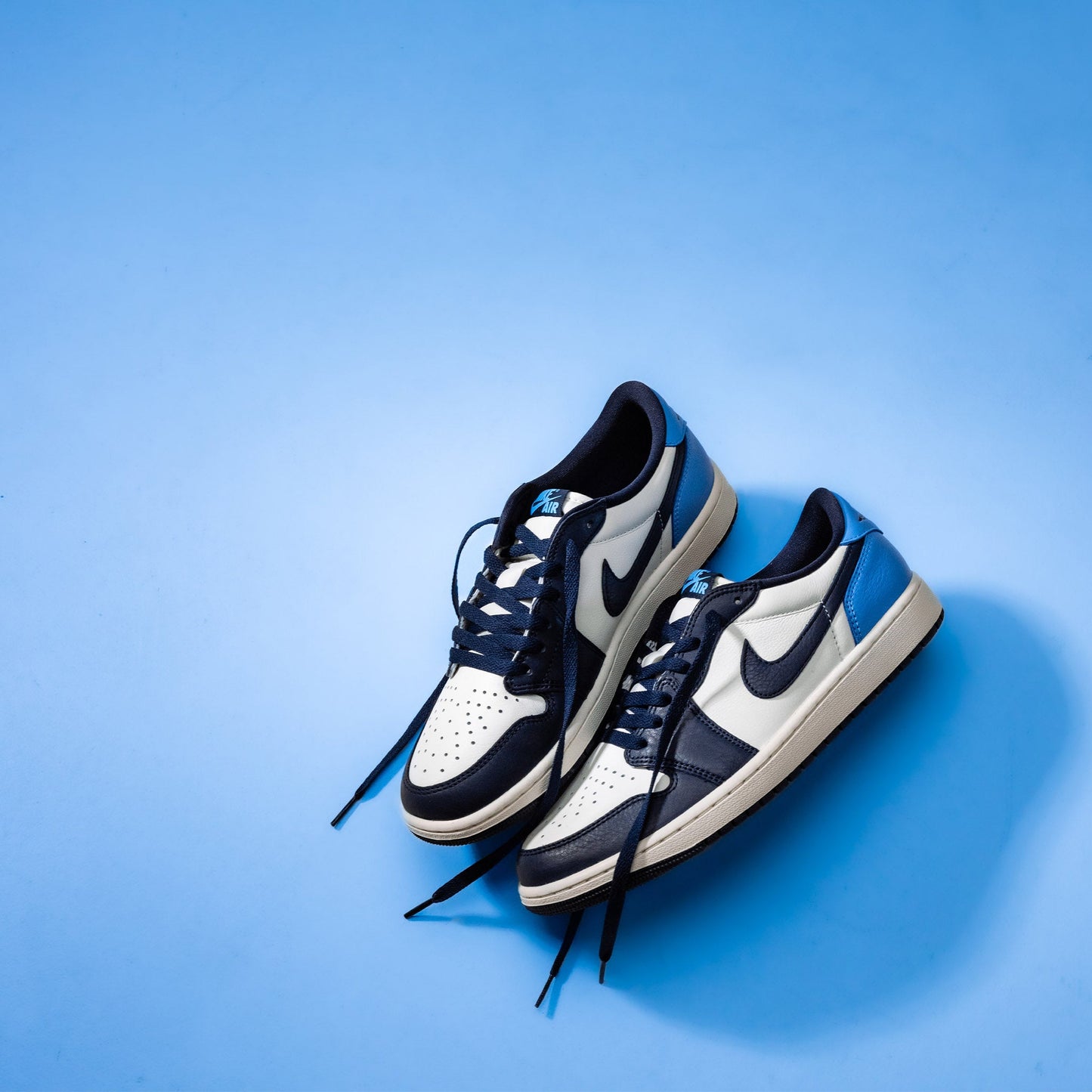 Jordan 1 Low OG Obsidian UNC