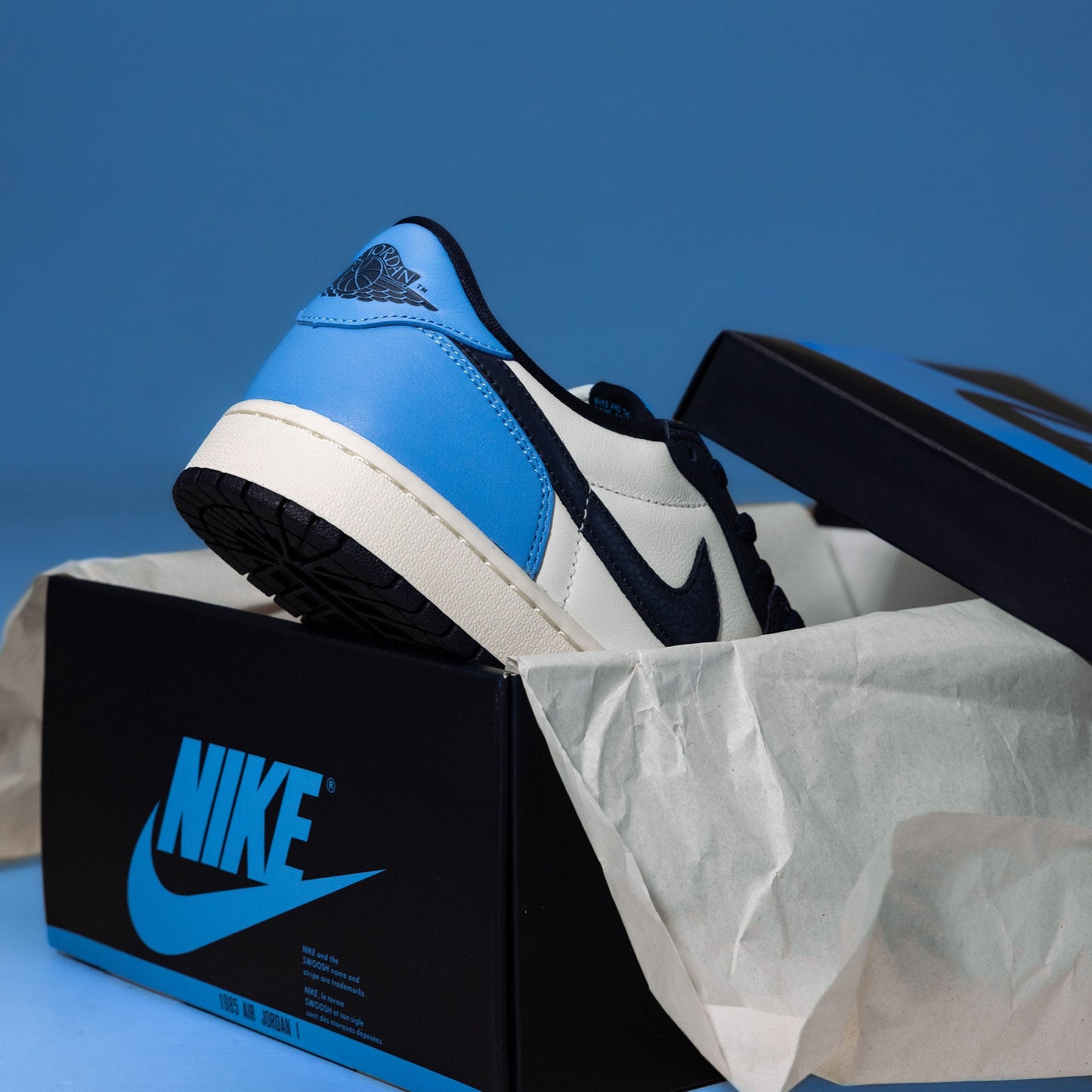 Jordan 1 Low OG Obsidian UNC